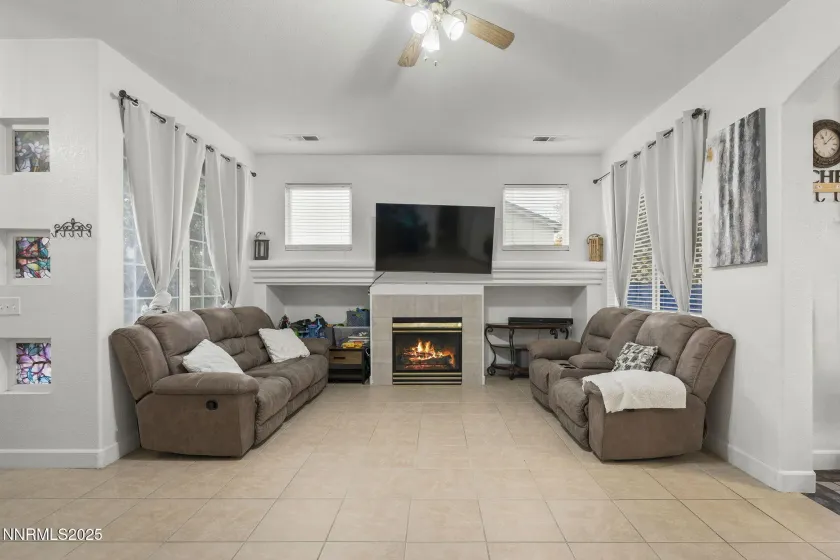 2756 Table Rock, Carson City, Nevada 89706, 3 Bedrooms Bedrooms, ,2 BathroomsBathrooms,Residential,Residential,Table Rock,250058621