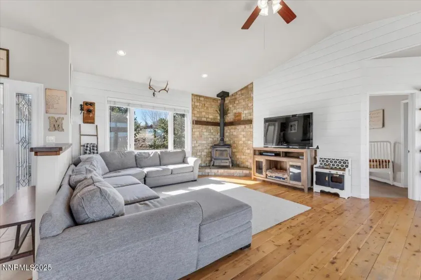 400 Britt, Reno, Nevada 89508, 3 Bedrooms Bedrooms, ,3 BathroomsBathrooms,Residential,Residential,Britt,250051635