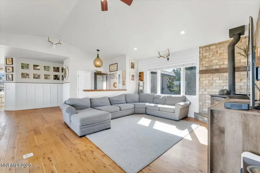 400 Britt, Reno, Nevada 89508, 3 Bedrooms Bedrooms, ,3 BathroomsBathrooms,Residential,Residential,Britt,250051635