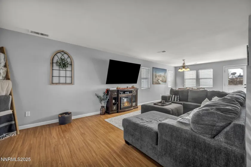 1431 Honey Locust, Gardnerville, Nevada 89410, 3 Bedrooms Bedrooms, ,3 BathroomsBathrooms,Residential,Residential,Honey Locust,250058630