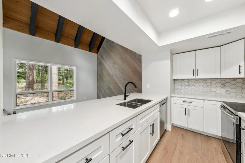 908 Harold, Incline Village, Nevada 89451, 3 Bedrooms Bedrooms, ,3 BathroomsBathrooms,Residential,Residential,Harold,250055344