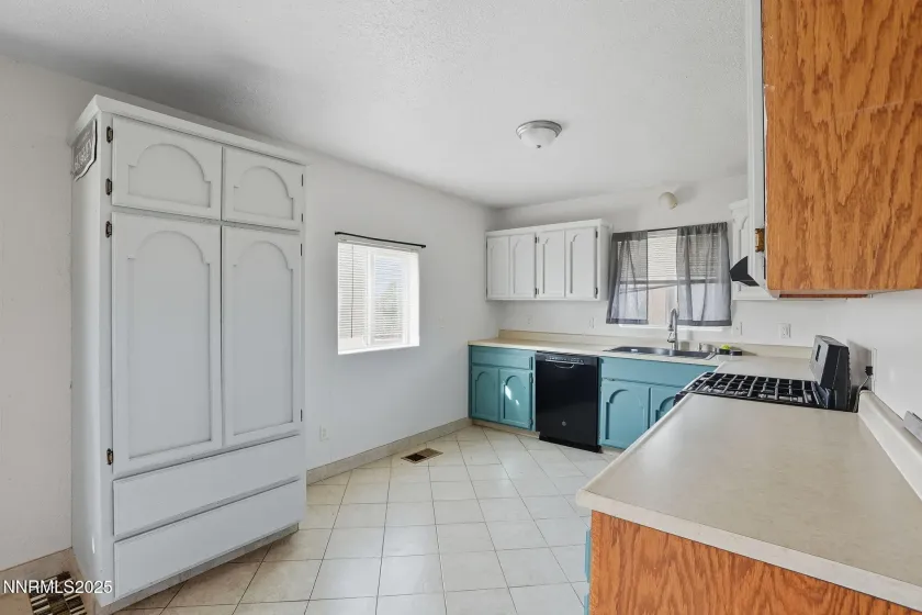 2 Pinehurst, Yerington, Nevada 89447, 3 Bedrooms Bedrooms, ,2 BathroomsBathrooms,Residential,Residential,Pinehurst,250058642