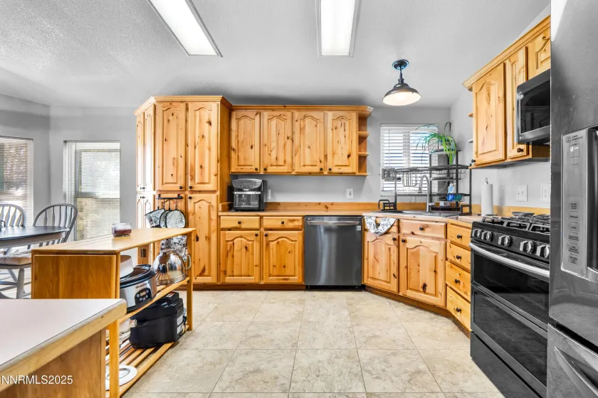 5525 Commander, Winnemucca, Nevada 89445, 3 Bedrooms Bedrooms, ,2 BathroomsBathrooms,Residential,Residential,Commander,250058661