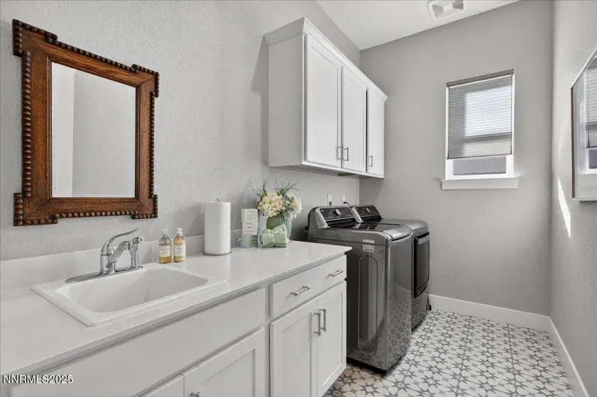 2160 Woodhouse, Reno, Nevada 89521, 2 Bedrooms Bedrooms, ,3 BathroomsBathrooms,Residential,Residential,Woodhouse,250058686