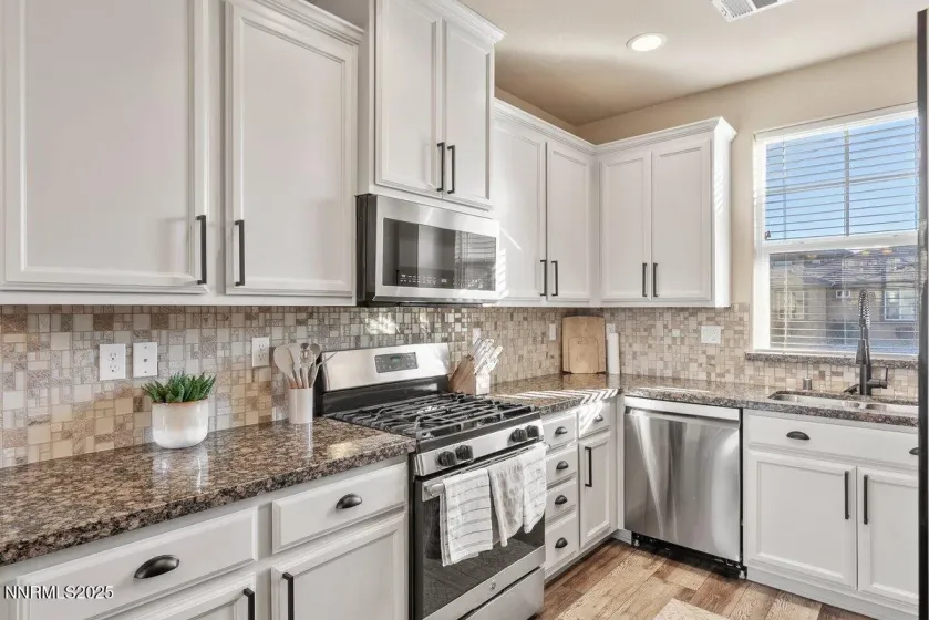 6670 Russian Thistle Drive, Sparks, Nevada 89436, 3 Bedrooms Bedrooms, ,3 BathroomsBathrooms,Residential,Residential,Russian Thistle Drive,250058687