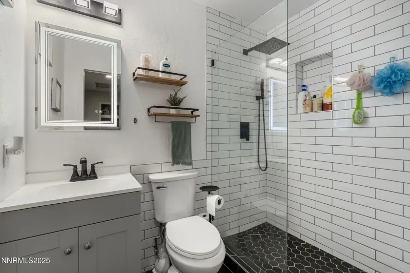 940 Jamaica, Reno, Nevada 89502, 2 Bedrooms Bedrooms, ,1 BathroomBathrooms,Residential,Residential,Jamaica,250058689