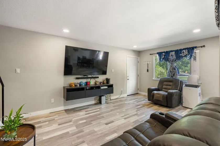 940 Jamaica, Reno, Nevada 89502, 2 Bedrooms Bedrooms, ,1 BathroomBathrooms,Residential,Residential,Jamaica,250058689