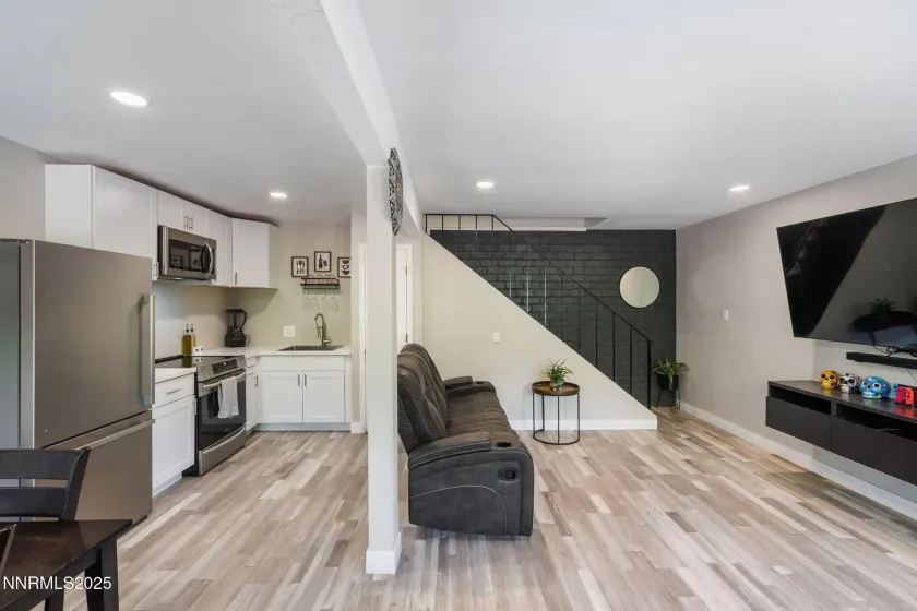 940 Jamaica, Reno, Nevada 89502, 2 Bedrooms Bedrooms, ,1 BathroomBathrooms,Residential,Residential,Jamaica,250058689