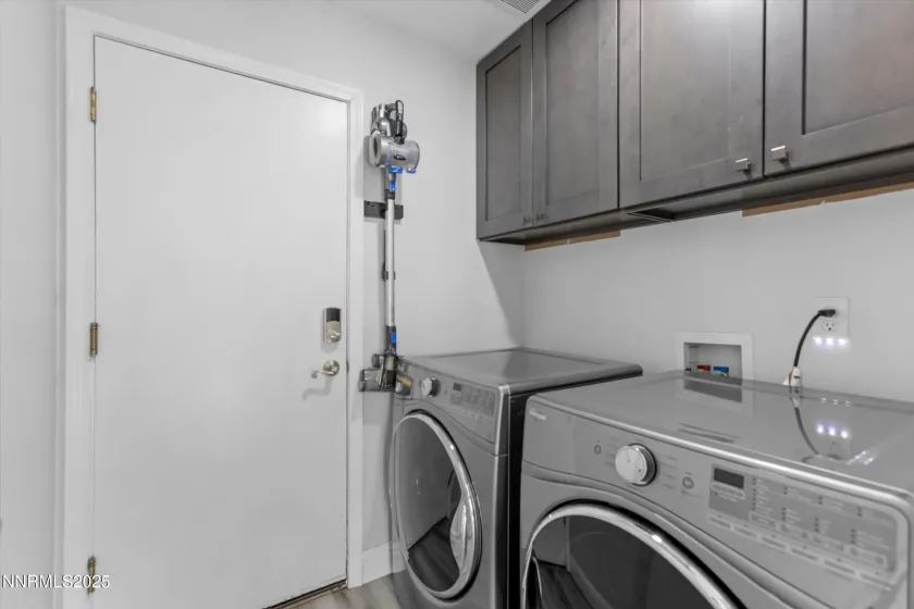 1239 Lullabrooke, Sparks, Nevada 89436, 3 Bedrooms Bedrooms, ,2 BathroomsBathrooms,Residential,Residential,Lullabrooke,250058735