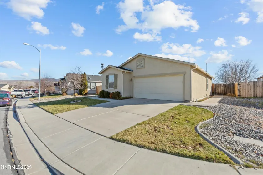 1239 Lullabrooke, Sparks, Nevada 89436, 3 Bedrooms Bedrooms, ,2 BathroomsBathrooms,Residential,Residential,Lullabrooke,250058735