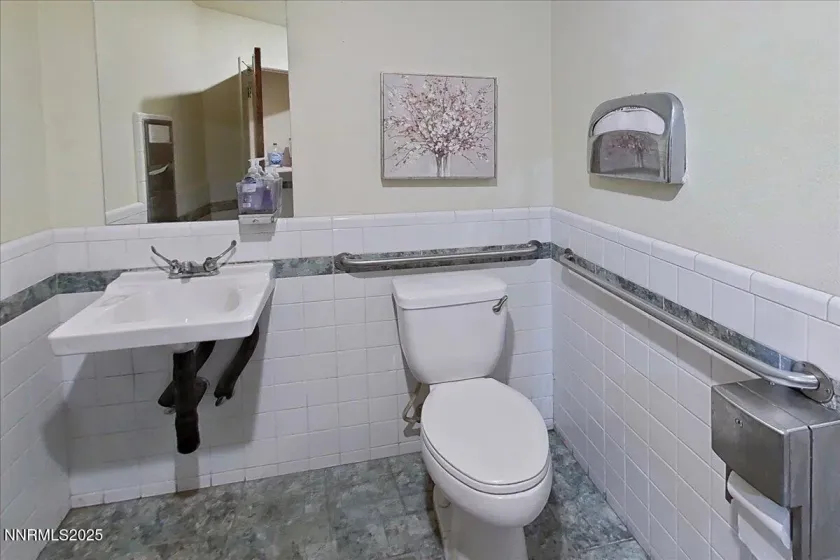 120 Country Club, Incline Village, Nevada 89451, ,Commercial Lease,Manufactured,Country Club,250058740