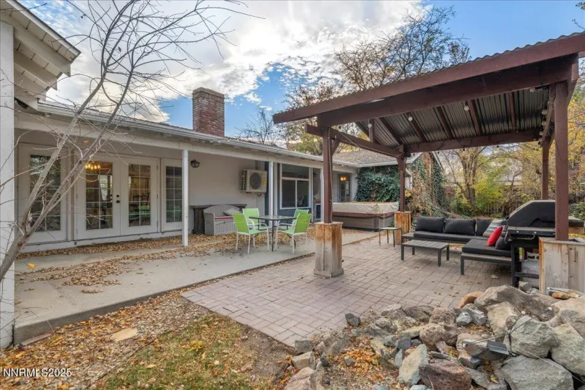 900 Washington, Carson City, Nevada 89703, 3 Bedrooms Bedrooms, ,3 BathroomsBathrooms,Residential,Residential,Washington,250058753