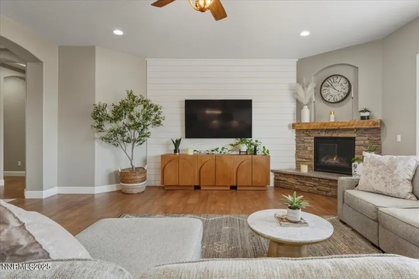 9915 Buckle, Sparks, Nevada 89441, 5 Bedrooms Bedrooms, ,4 BathroomsBathrooms,Residential,Residential,Buckle,250058757