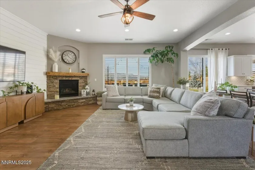 9915 Buckle, Sparks, Nevada 89441, 5 Bedrooms Bedrooms, ,4 BathroomsBathrooms,Residential,Residential,Buckle,250058757