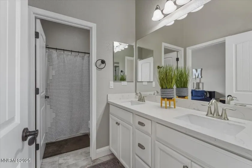 9915 Buckle, Sparks, Nevada 89441, 5 Bedrooms Bedrooms, ,4 BathroomsBathrooms,Residential,Residential,Buckle,250058757