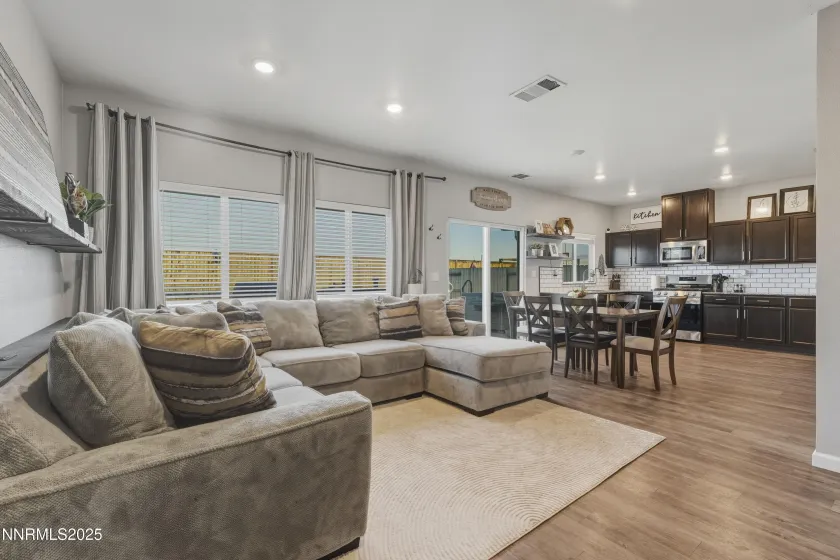 1326 Stock Horse, Sparks, Nevada 89436, 3 Bedrooms Bedrooms, ,3 BathroomsBathrooms,Residential,Residential,Stock Horse,250058758