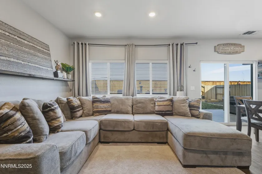 1326 Stock Horse, Sparks, Nevada 89436, 3 Bedrooms Bedrooms, ,3 BathroomsBathrooms,Residential,Residential,Stock Horse,250058758