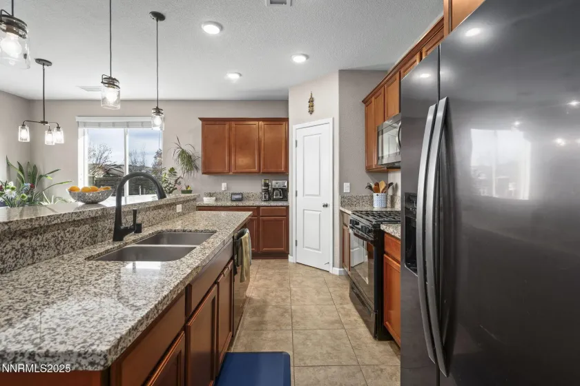 943 High Apple, Sparks, Nevada 89436, 3 Bedrooms Bedrooms, ,2 BathroomsBathrooms,Residential,Residential,High Apple,250058759