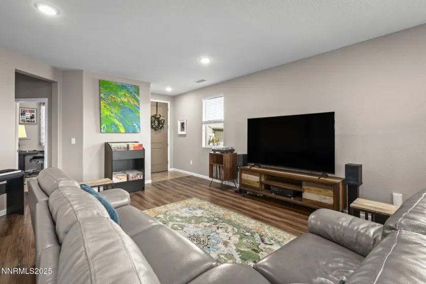 943 High Apple, Sparks, Nevada 89436, 3 Bedrooms Bedrooms, ,2 BathroomsBathrooms,Residential,Residential,High Apple,250058759