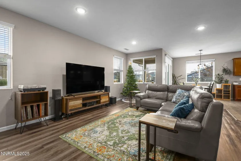 943 High Apple, Sparks, Nevada 89436, 3 Bedrooms Bedrooms, ,2 BathroomsBathrooms,Residential,Residential,High Apple,250058759