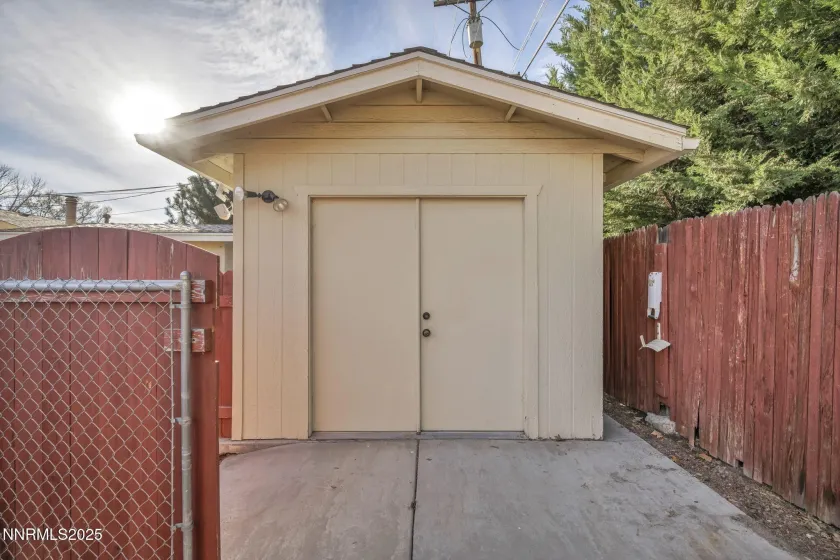 2404 Glenn, Carson City, Nevada 89703, 3 Bedrooms Bedrooms, ,2 BathroomsBathrooms,Residential,Residential,Glenn,250058774