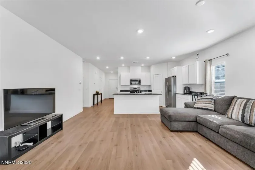 7523 Grassy Plains, Reno, Nevada 89506, 3 Bedrooms Bedrooms, ,2 BathroomsBathrooms,Residential,Residential,Grassy Plains,250058784