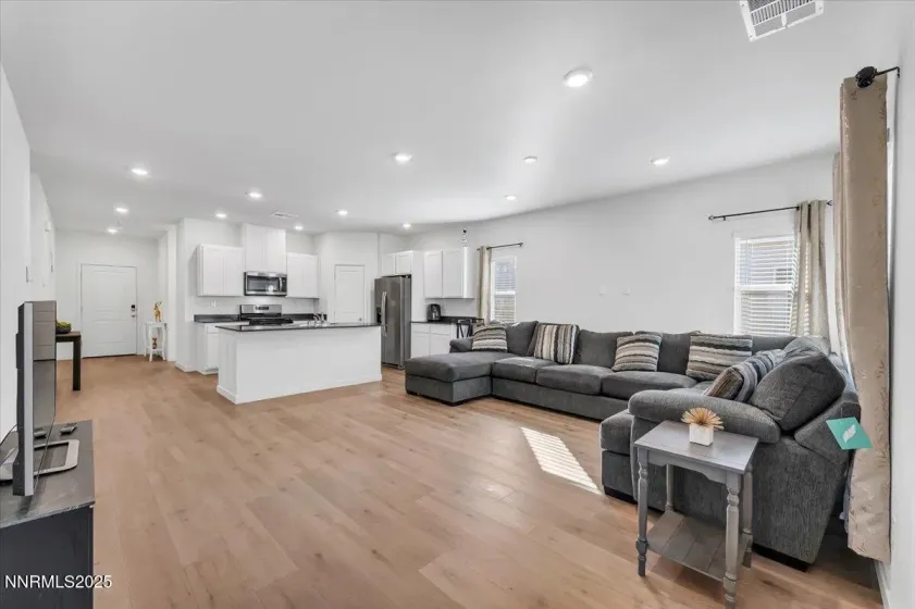 7523 Grassy Plains, Reno, Nevada 89506, 3 Bedrooms Bedrooms, ,2 BathroomsBathrooms,Residential,Residential,Grassy Plains,250058784