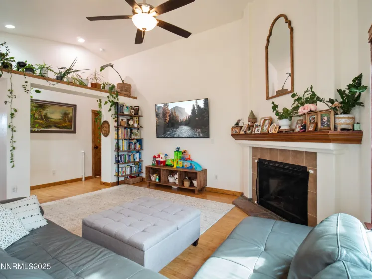 1263 Bronco, Minden, Nevada 89423, 3 Bedrooms Bedrooms, ,2 BathroomsBathrooms,Residential,Residential,Bronco,250058782