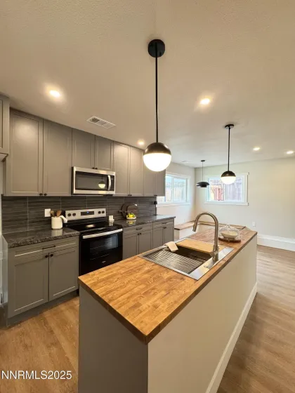 1935 Marlette, Reno, Nevada 89503, 3 Bedrooms Bedrooms, ,2 BathroomsBathrooms,Residential,Residential,Marlette,250055446