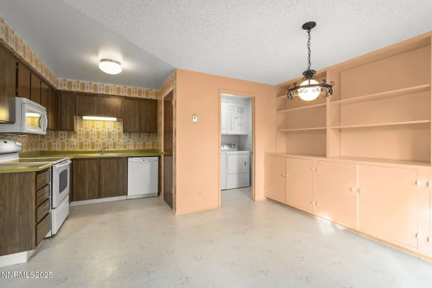 1029 Brooktree, Sparks, Nevada 89434, 3 Bedrooms Bedrooms, ,2 BathroomsBathrooms,Residential,Residential,Brooktree,250058797