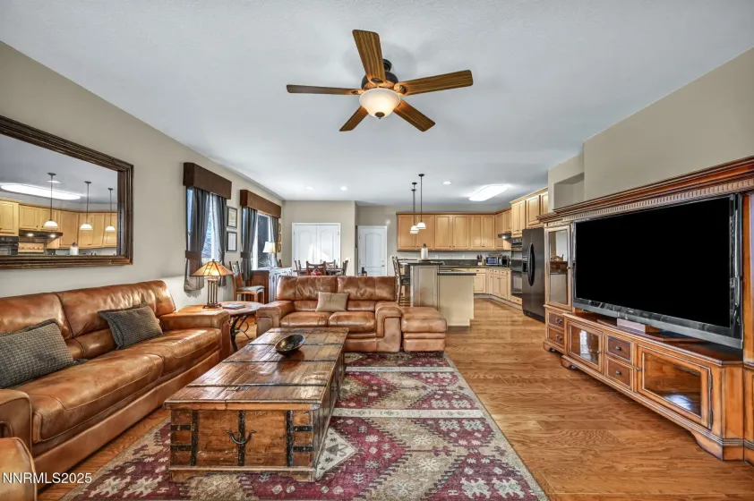 6142 Mia Vista, Reno, Nevada 89502, 4 Bedrooms Bedrooms, ,3 BathroomsBathrooms,Residential,Residential,Mia Vista,250058806