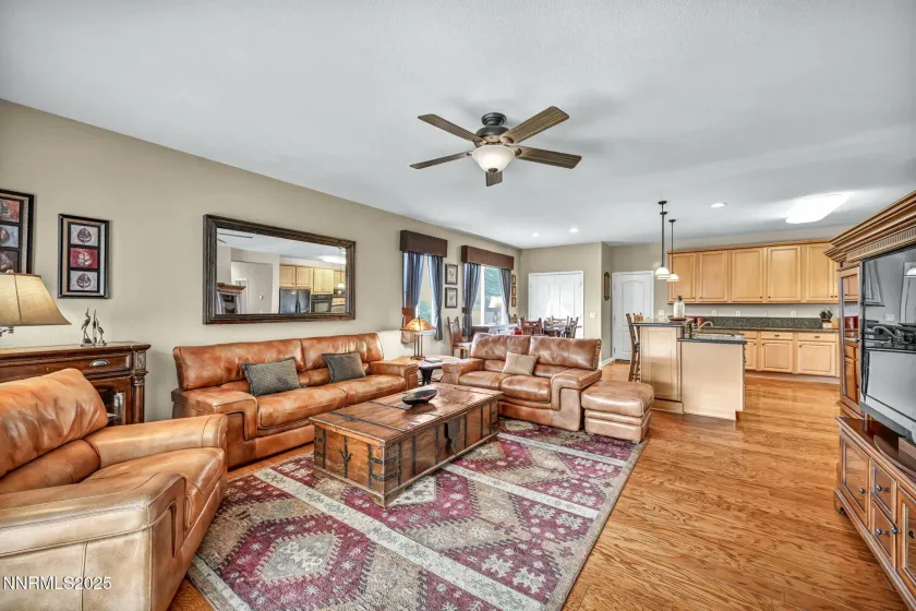 6142 Mia Vista, Reno, Nevada 89502, 4 Bedrooms Bedrooms, ,3 BathroomsBathrooms,Residential,Residential,Mia Vista,250058806