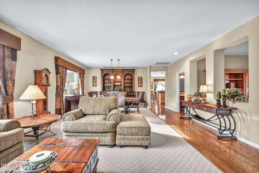 6142 Mia Vista, Reno, Nevada 89502, 4 Bedrooms Bedrooms, ,3 BathroomsBathrooms,Residential,Residential,Mia Vista,250058806