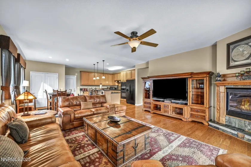 6142 Mia Vista, Reno, Nevada 89502, 4 Bedrooms Bedrooms, ,3 BathroomsBathrooms,Residential,Residential,Mia Vista,250058806