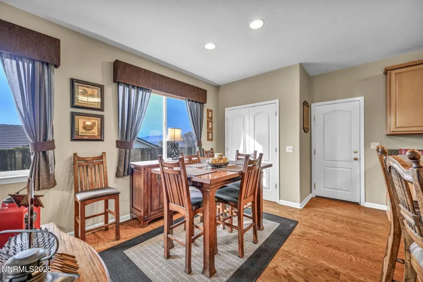 6142 Mia Vista, Reno, Nevada 89502, 4 Bedrooms Bedrooms, ,3 BathroomsBathrooms,Residential,Residential,Mia Vista,250058806