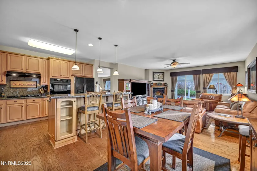 6142 Mia Vista, Reno, Nevada 89502, 4 Bedrooms Bedrooms, ,3 BathroomsBathrooms,Residential,Residential,Mia Vista,250058806