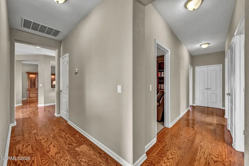 6142 Mia Vista, Reno, Nevada 89502, 4 Bedrooms Bedrooms, ,3 BathroomsBathrooms,Residential,Residential,Mia Vista,250058806