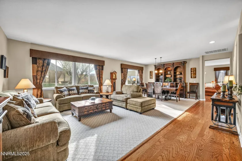 6142 Mia Vista, Reno, Nevada 89502, 4 Bedrooms Bedrooms, ,3 BathroomsBathrooms,Residential,Residential,Mia Vista,250058806