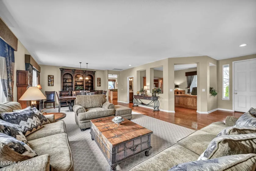 6142 Mia Vista, Reno, Nevada 89502, 4 Bedrooms Bedrooms, ,3 BathroomsBathrooms,Residential,Residential,Mia Vista,250058806