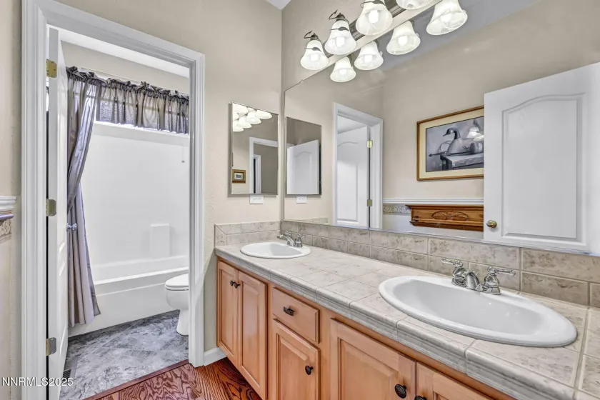 6142 Mia Vista, Reno, Nevada 89502, 4 Bedrooms Bedrooms, ,3 BathroomsBathrooms,Residential,Residential,Mia Vista,250058806