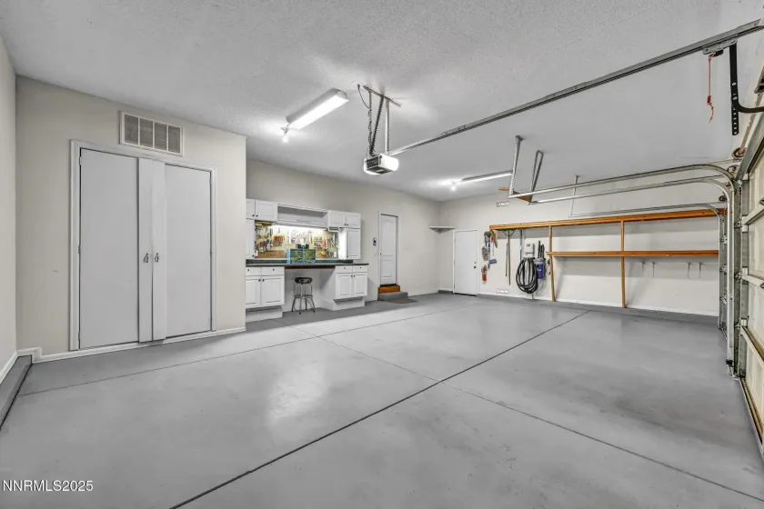 6142 Mia Vista, Reno, Nevada 89502, 4 Bedrooms Bedrooms, ,3 BathroomsBathrooms,Residential,Residential,Mia Vista,250058806