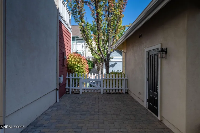 1304 Waterloo, Reno, Nevada 89509, 2 Bedrooms Bedrooms, ,3 BathroomsBathrooms,Residential,Residential,Waterloo,250058813