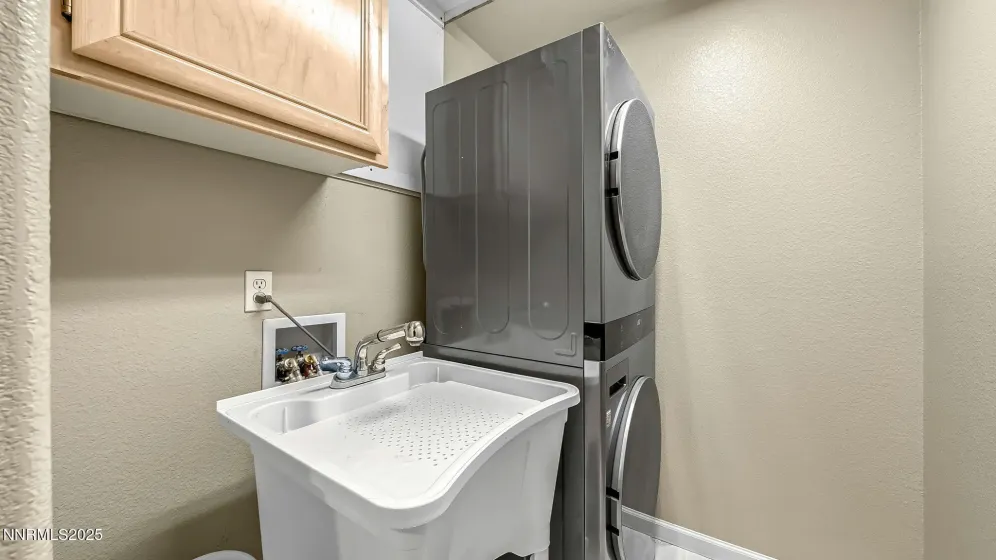 7302 Little Easy, Sparks, Nevada 89436, 4 Bedrooms Bedrooms, ,3 BathroomsBathrooms,Residential,Residential,Little Easy,250058818