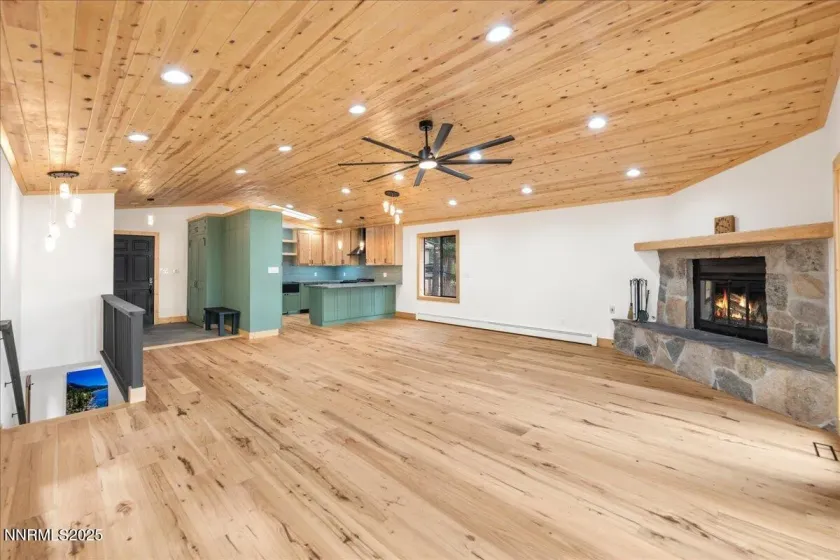 701 Tyner, Incline Village, Nevada 89451, 3 Bedrooms Bedrooms, ,3 BathroomsBathrooms,Residential,Residential,Tyner,250058820