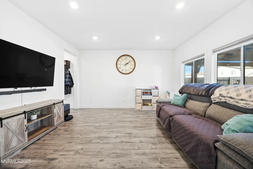 1383 Old Barn, Sparks, Nevada 89436, 3 Bedrooms Bedrooms, ,3 BathroomsBathrooms,Residential,Residential,Old Barn,250058823