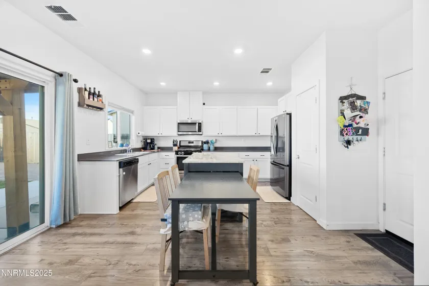 1383 Old Barn, Sparks, Nevada 89436, 3 Bedrooms Bedrooms, ,3 BathroomsBathrooms,Residential,Residential,Old Barn,250058823