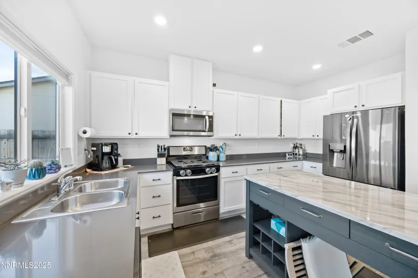 1383 Old Barn, Sparks, Nevada 89436, 3 Bedrooms Bedrooms, ,3 BathroomsBathrooms,Residential,Residential,Old Barn,250058823