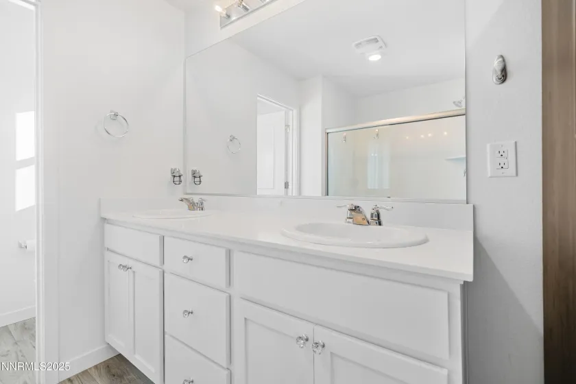 1383 Old Barn, Sparks, Nevada 89436, 3 Bedrooms Bedrooms, ,3 BathroomsBathrooms,Residential,Residential,Old Barn,250058823