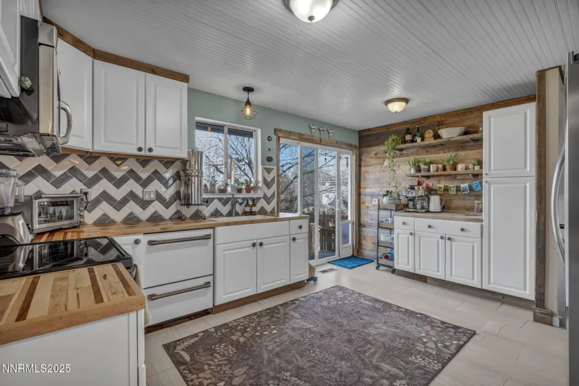 1100 Mission, Reno, Nevada 89503, 3 Bedrooms Bedrooms, ,3 BathroomsBathrooms,Residential,Residential,Mission,250058827