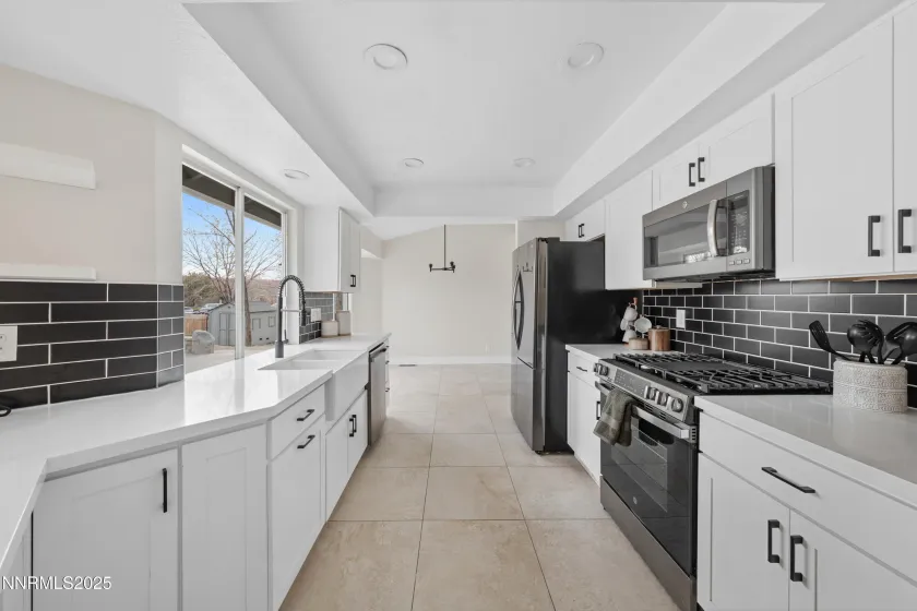 207 White Rose, Sparks, Nevada 89441, 4 Bedrooms Bedrooms, ,2 BathroomsBathrooms,Residential,Residential,White Rose,250058838